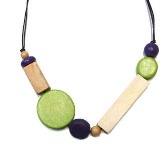 Oversize wooden necklace green