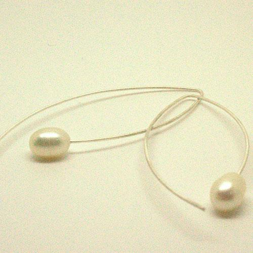 Curve stick pearl earring
