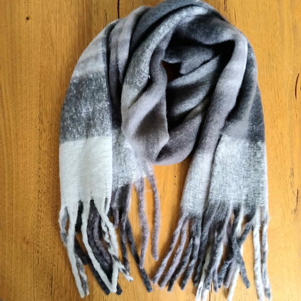 Blanket Check Tassel Scarf Black/Grey