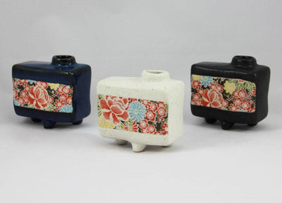 Shiki Yuzen Tripod Vase