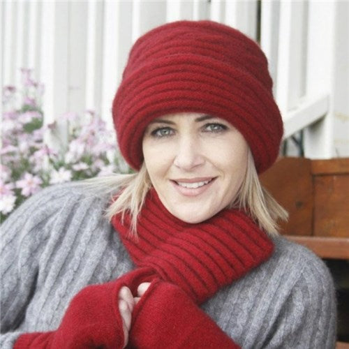 Ribbed Clouche Hat Red